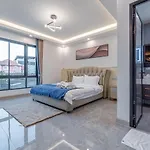King 【芭提雅市中心独栋villa】【泳池】【5卧7卫】【独立ktv包厢】【豪华装修】