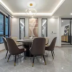 King 【芭提雅市中心独栋villa】【泳池】【5卧7卫】【独立ktv包厢】【豪华装修】