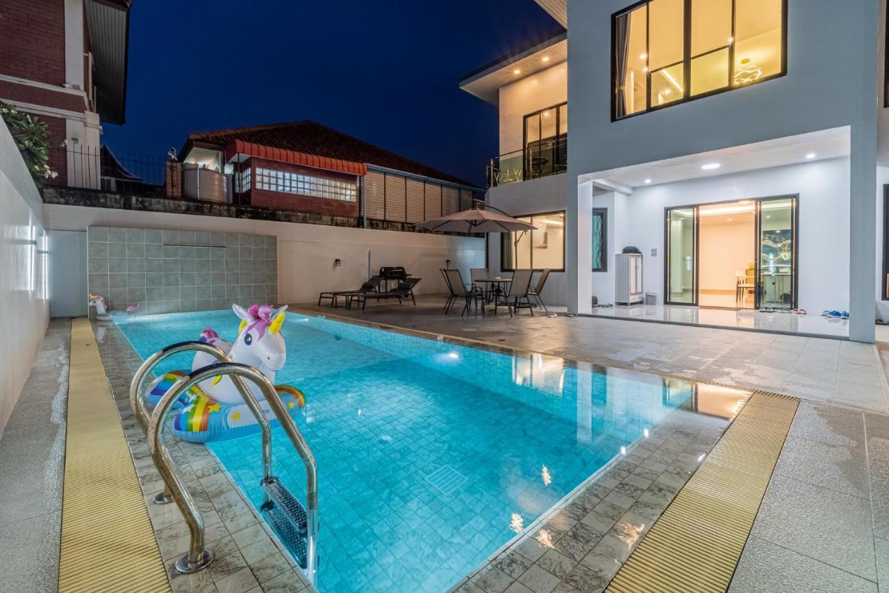 Villa King 【芭提雅市中心独栋villa】【泳池】【5卧7卫】【独立ktv包厢】【豪华装修】 Pattaya