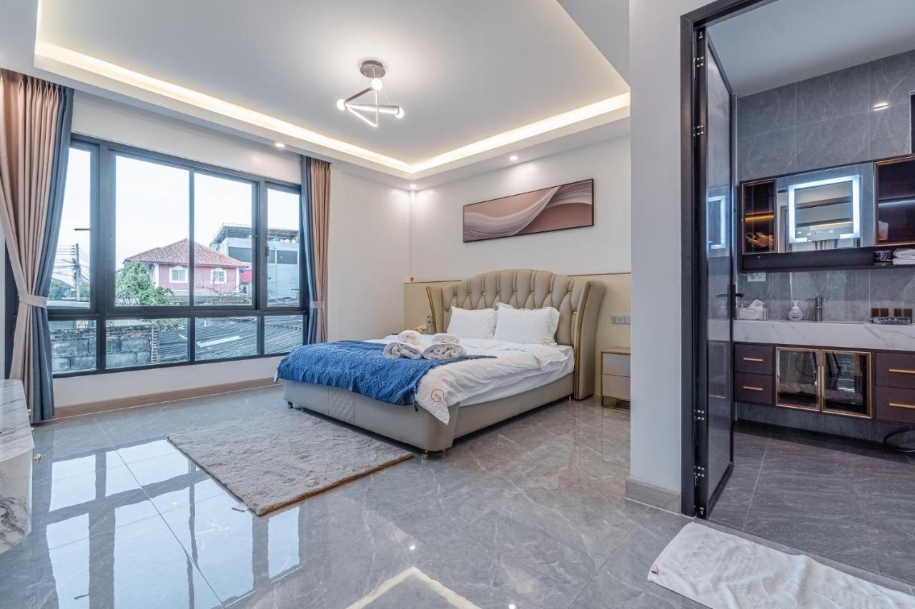 Villa King 【芭提雅市中心独栋villa】【泳池】【5卧7卫】【独立ktv包厢】【豪华装修】 *