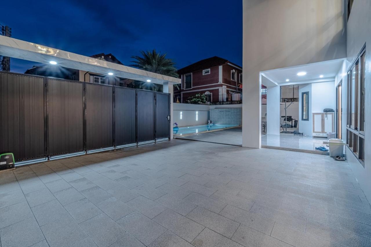 Villa King 【芭提雅市中心独栋villa】【泳池】【5卧7卫】【独立ktv包厢】【豪华装修】 Pattaya