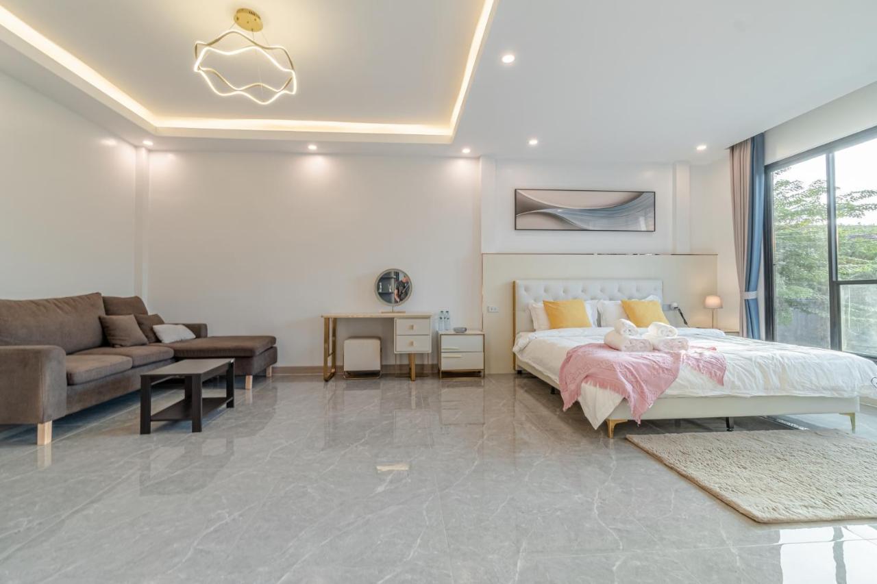 King 【芭提雅市中心独栋villa】【泳池】【5卧7卫】【独立ktv包厢】【豪华装修】