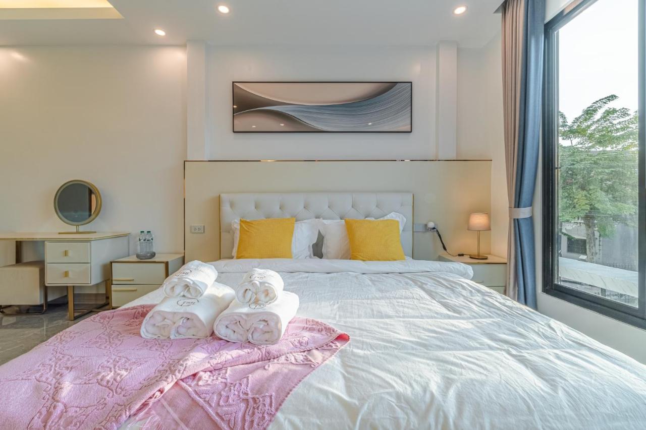 King 【芭提雅市中心独栋villa】【泳池】【5卧7卫】【独立ktv包厢】【豪华装修】 Villa *