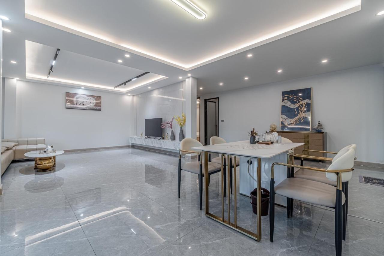 King 【芭提雅市中心独栋villa】【泳池】【5卧7卫】【独立ktv包厢】【豪华装修】 Villa Pattaya