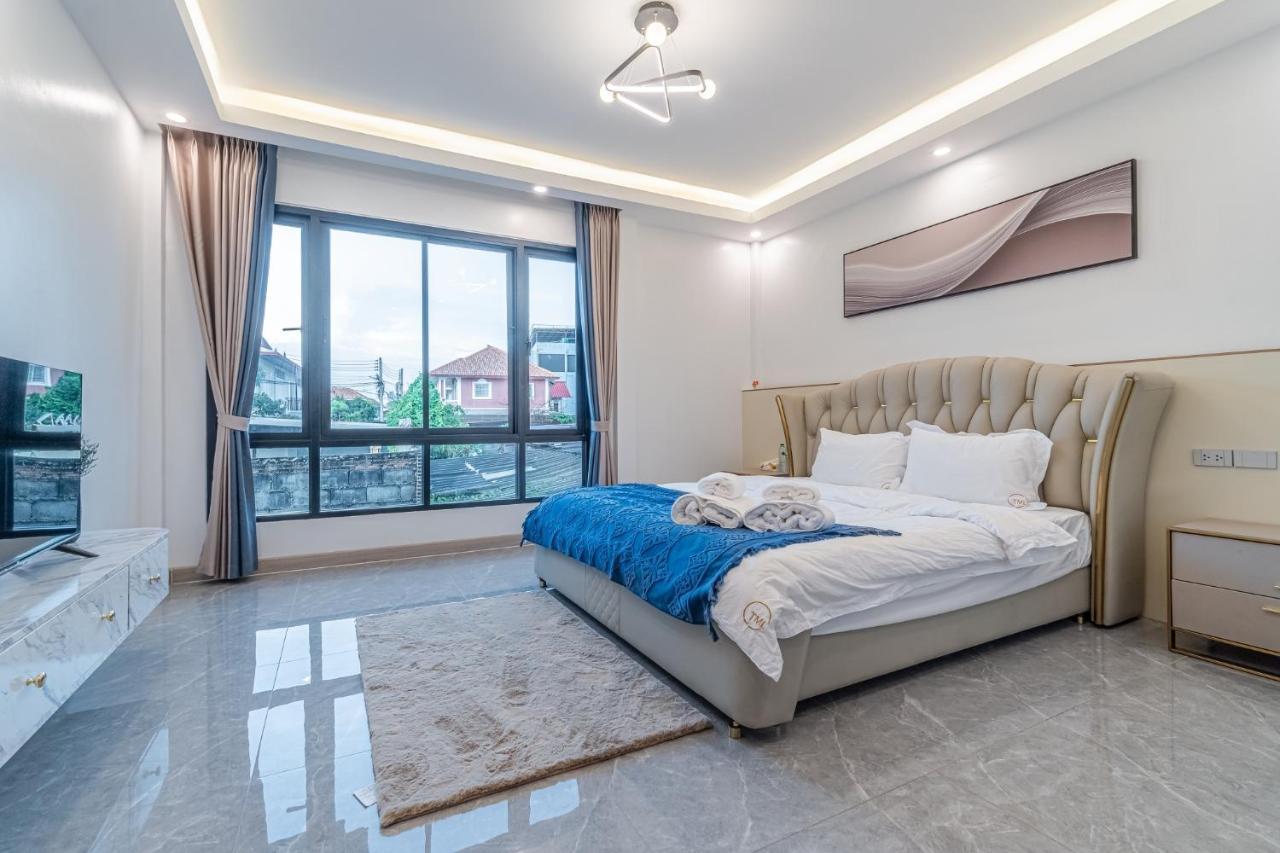 Villa King 【芭提雅市中心独栋villa】【泳池】【5卧7卫】【独立ktv包厢】【豪华装修】 Pattaya