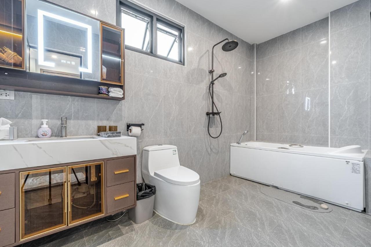 Villa King 【芭提雅市中心独栋villa】【泳池】【5卧7卫】【独立ktv包厢】【豪华装修】