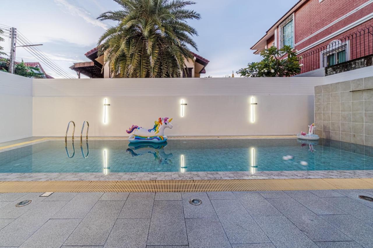 Villa King 【芭提雅市中心独栋villa】【泳池】【5卧7卫】【独立ktv包厢】【豪华装修】 *