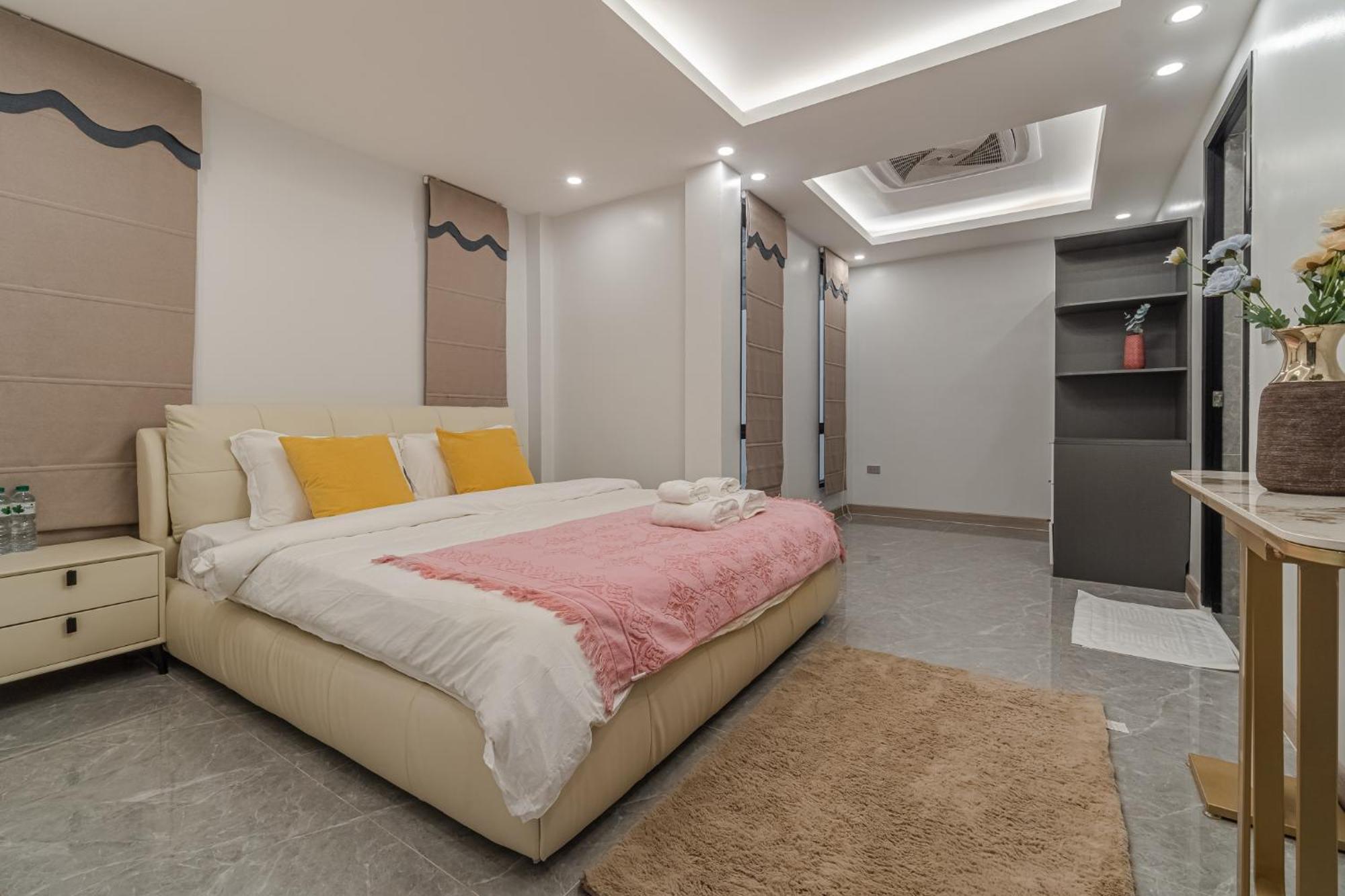 Villa King 【芭提雅市中心独栋villa】【泳池】【5卧7卫】【独立ktv包厢】【豪华装修】